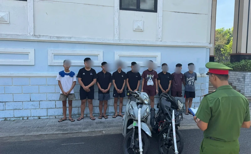 Đà Nẵng: Bắt nhóm dàn cảnh đánh nhau, dùng kiếm cướp xe máy