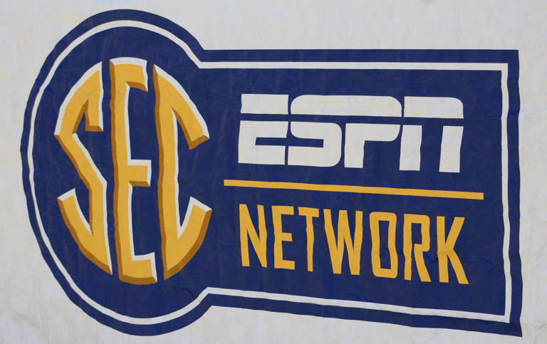 Tennessee-Arkansas football game: TV announcers named