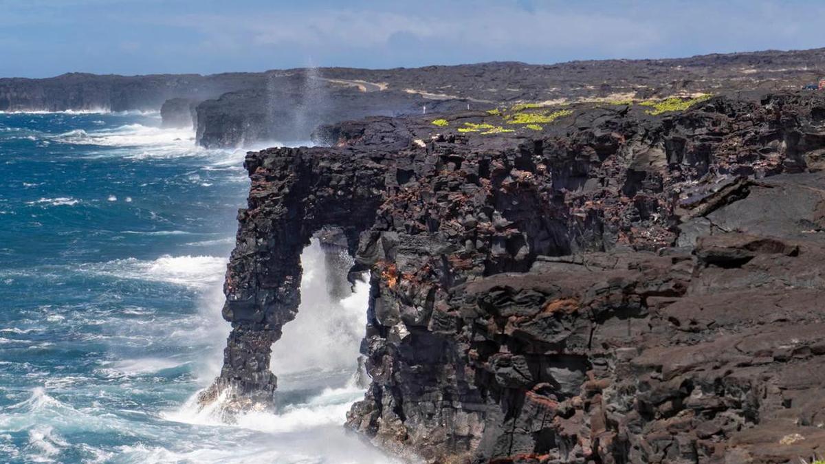 Holei Sea Arch in Hawaii Volcanoes National Park collapses amid ...