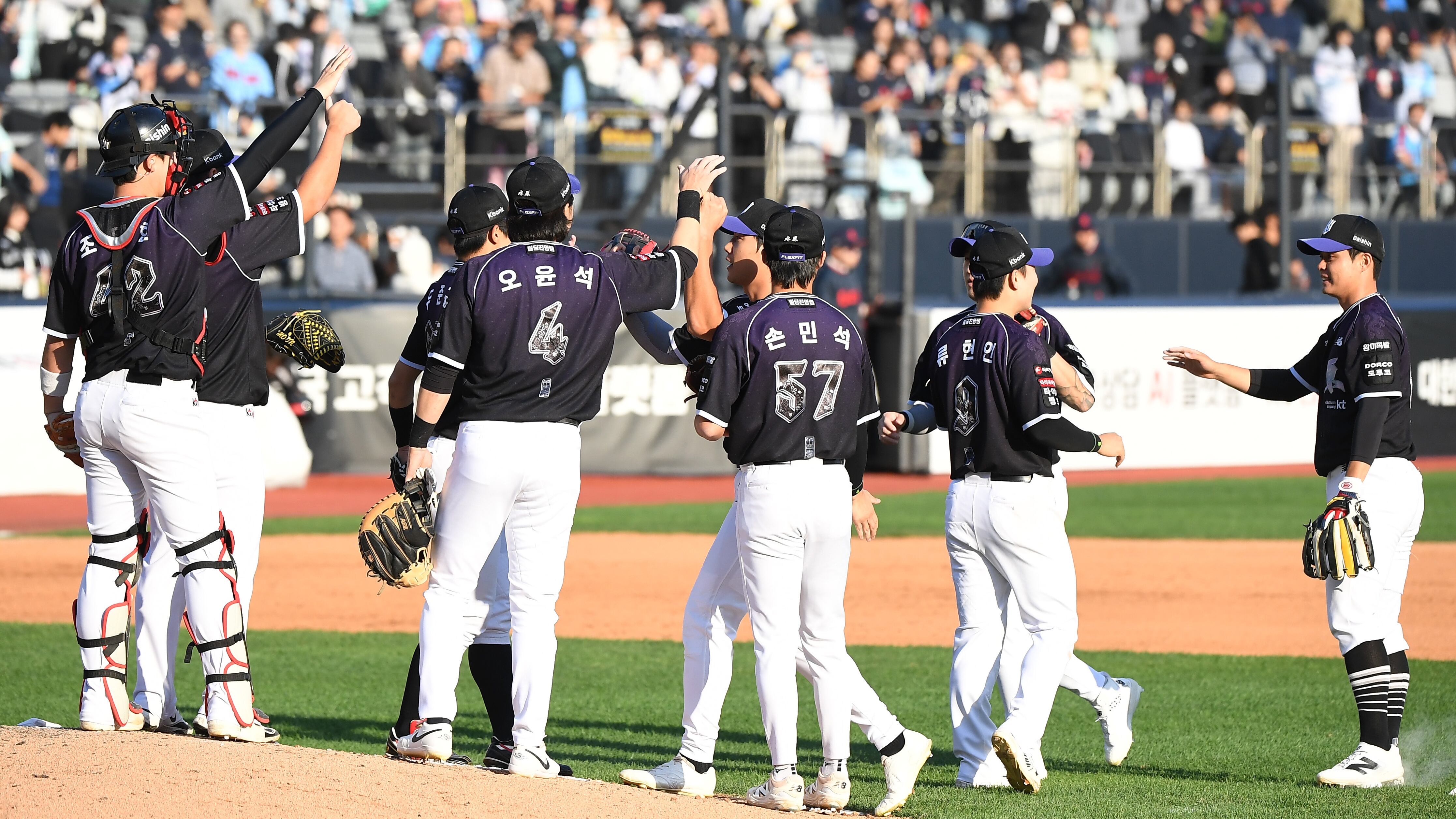 KT secures first pennant in five years