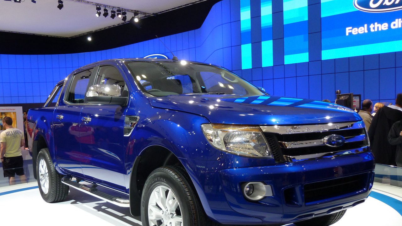 11,405 Ford Rangers can lose the screen that shows the backup camera
