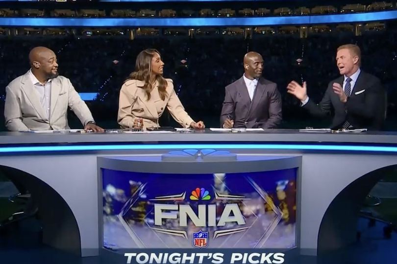 Sunday Night Football crew left in awkward position by Panthers ...