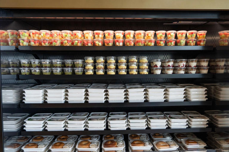 Dietitians reveal exactly what they order at America’s busiest airports