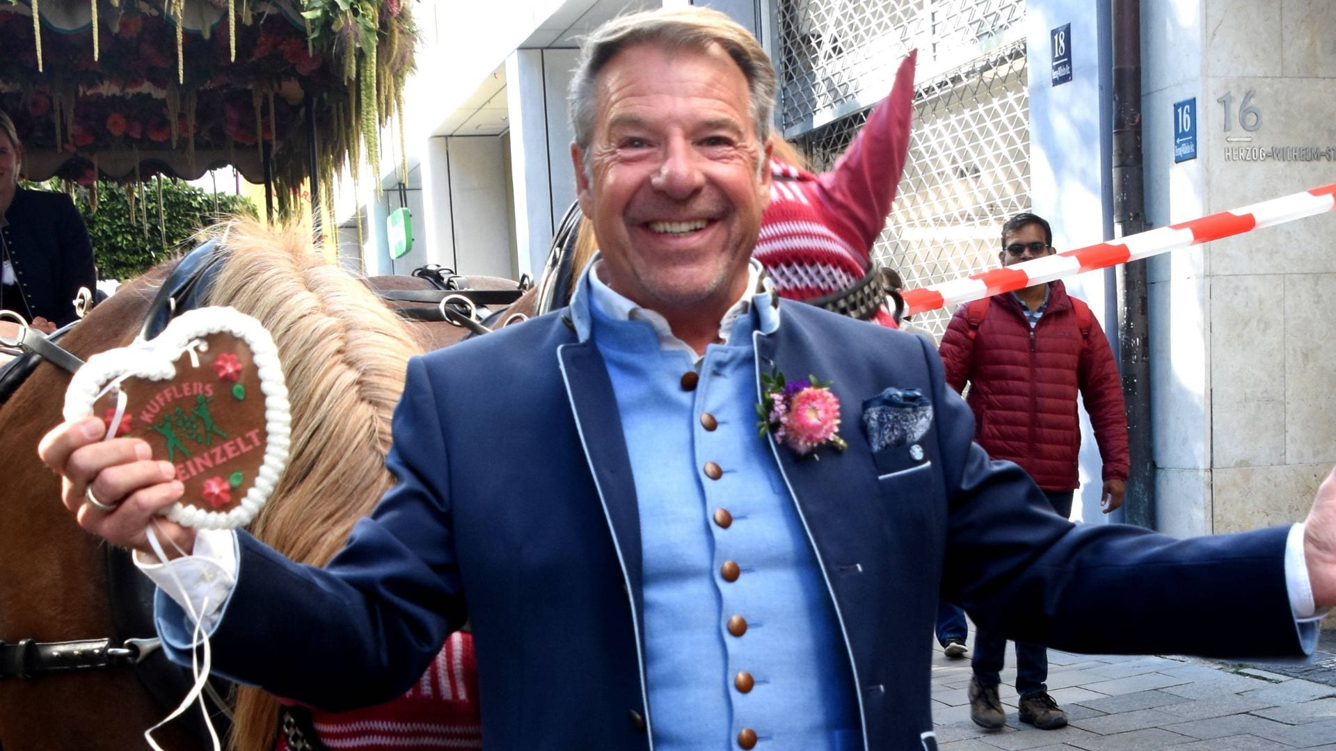 Für verstorbene Mutter: Patrick Lindner feiert Oktoberfest im Pflegeheim