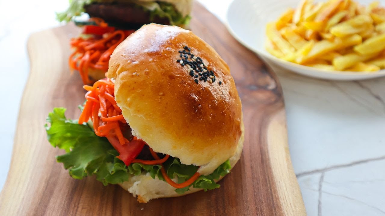 Fluffy burger buns made with yogurt