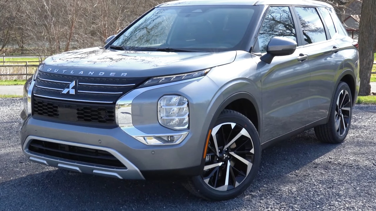 67,146 Mitsubishi Outlanders can fail to show the backup camera image
