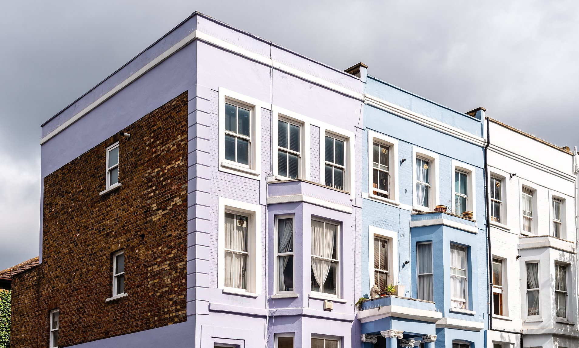 Five-year fixed mortgages break 6% barrier as lenders keep pushing ...
