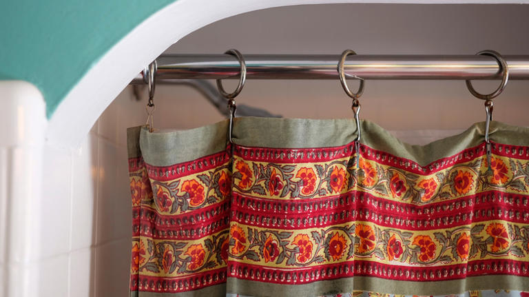 Why you absolutely must thrift vintage sheets for your bathroom