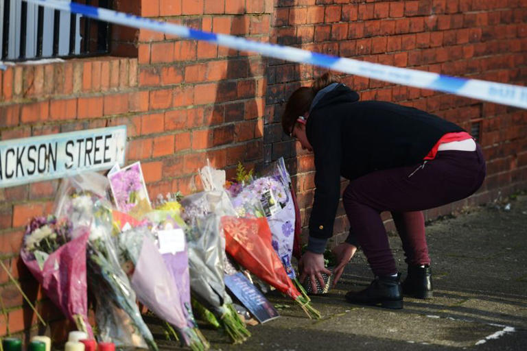 Michelle Pearson died in hospital clutching photo of four children ...