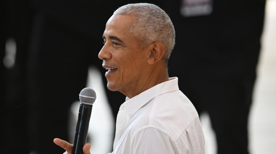 Obama to stop in Michigan for Detroit campaign rally