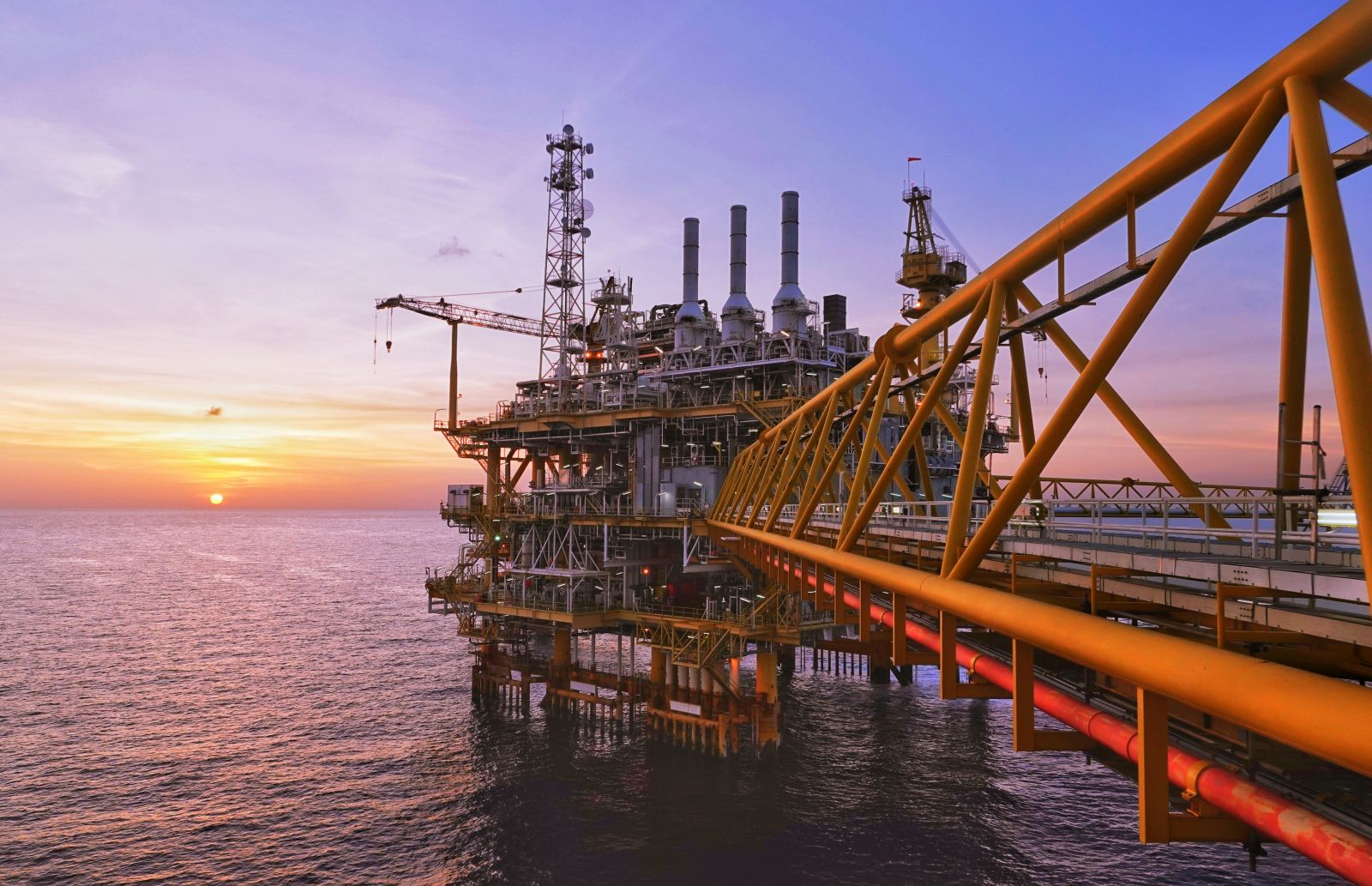Crude oil prices weaken on dollar strength and Saudi price cuts