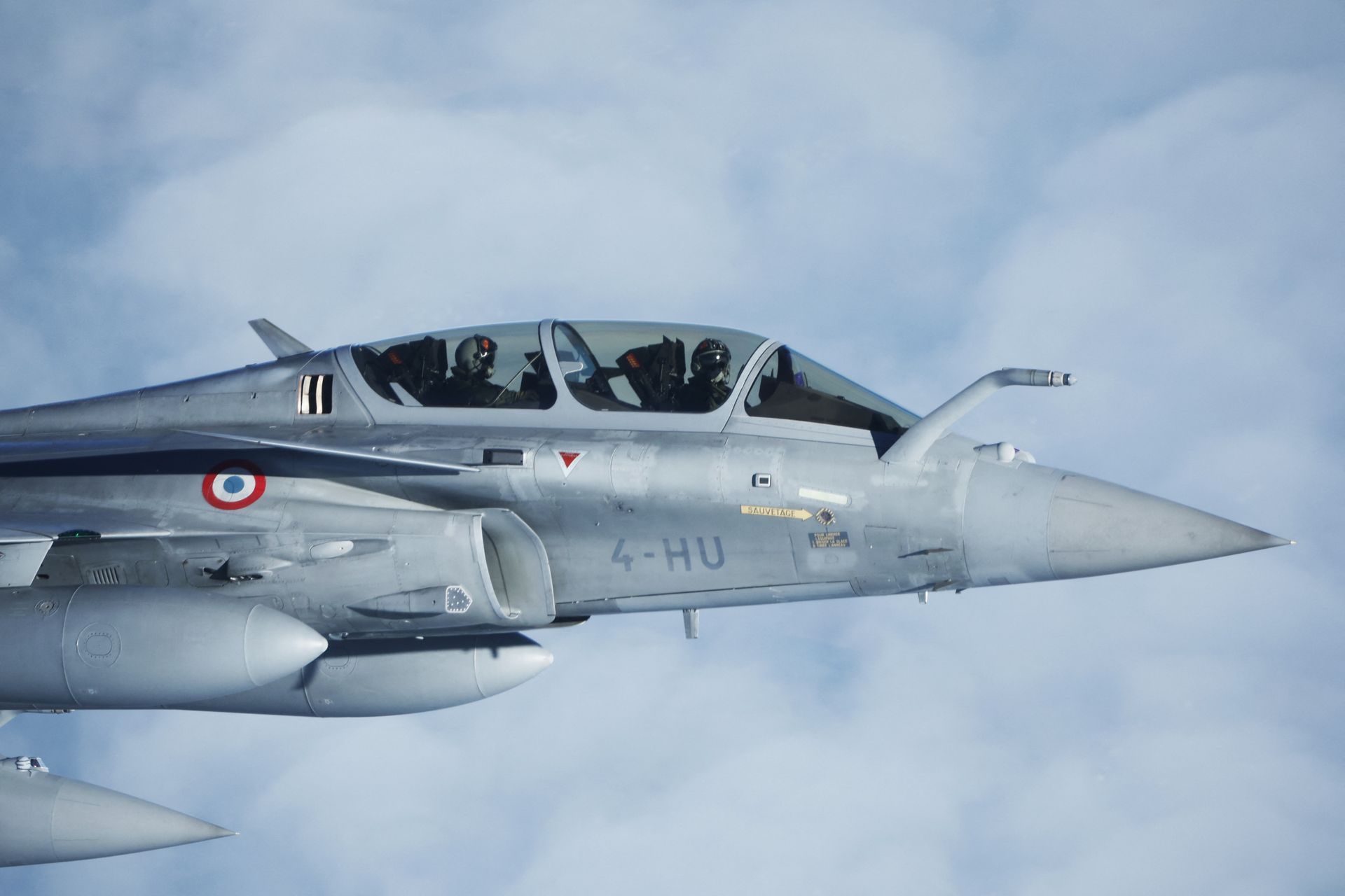Ukrainian pilots to soon start training on French Rafale jets, Zelensky ...