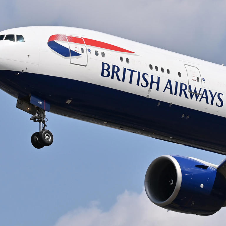British Airways flight drops 27,000 feet, returns to London