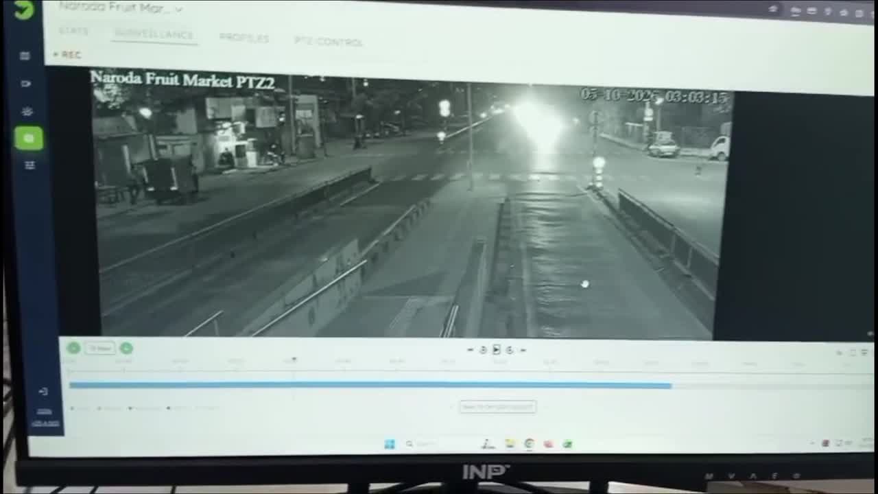 Ahmedabad: Speeding truck breaks BRTS railing, enters corridor near ...