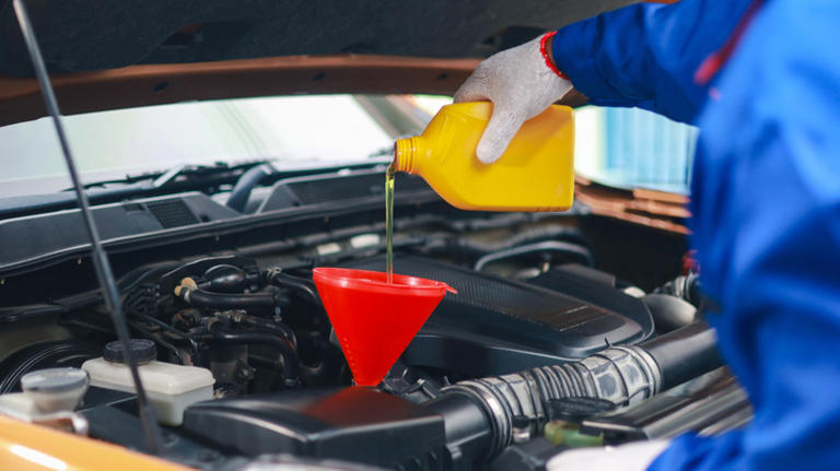 What's the thickest grade motor oil and which engines can use it?