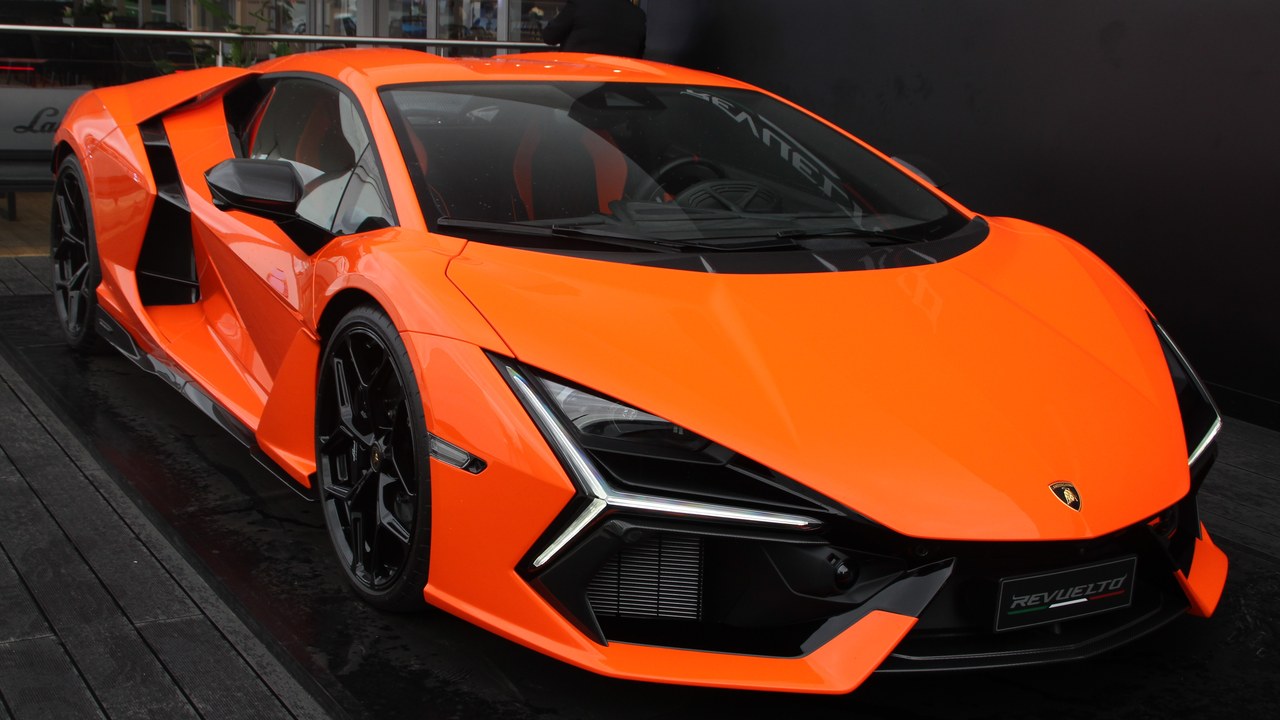 12 cars still carrying the endangered V12, led by a 1,001-hp Lamborghini
