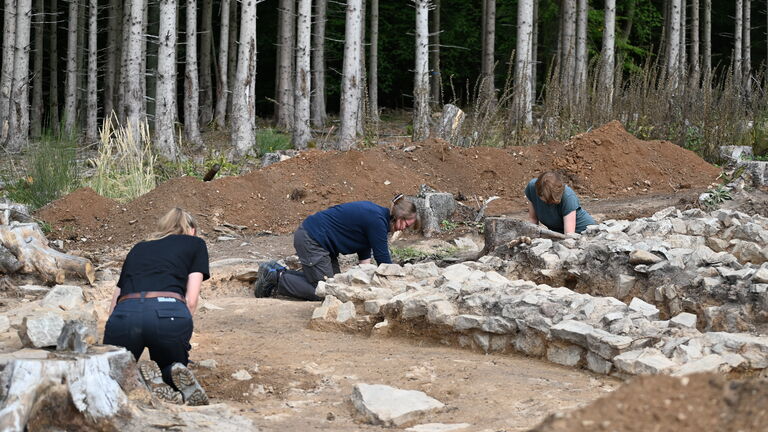 1,800-year-old temple to Mars and statue of Victory unearthed at Roman ...