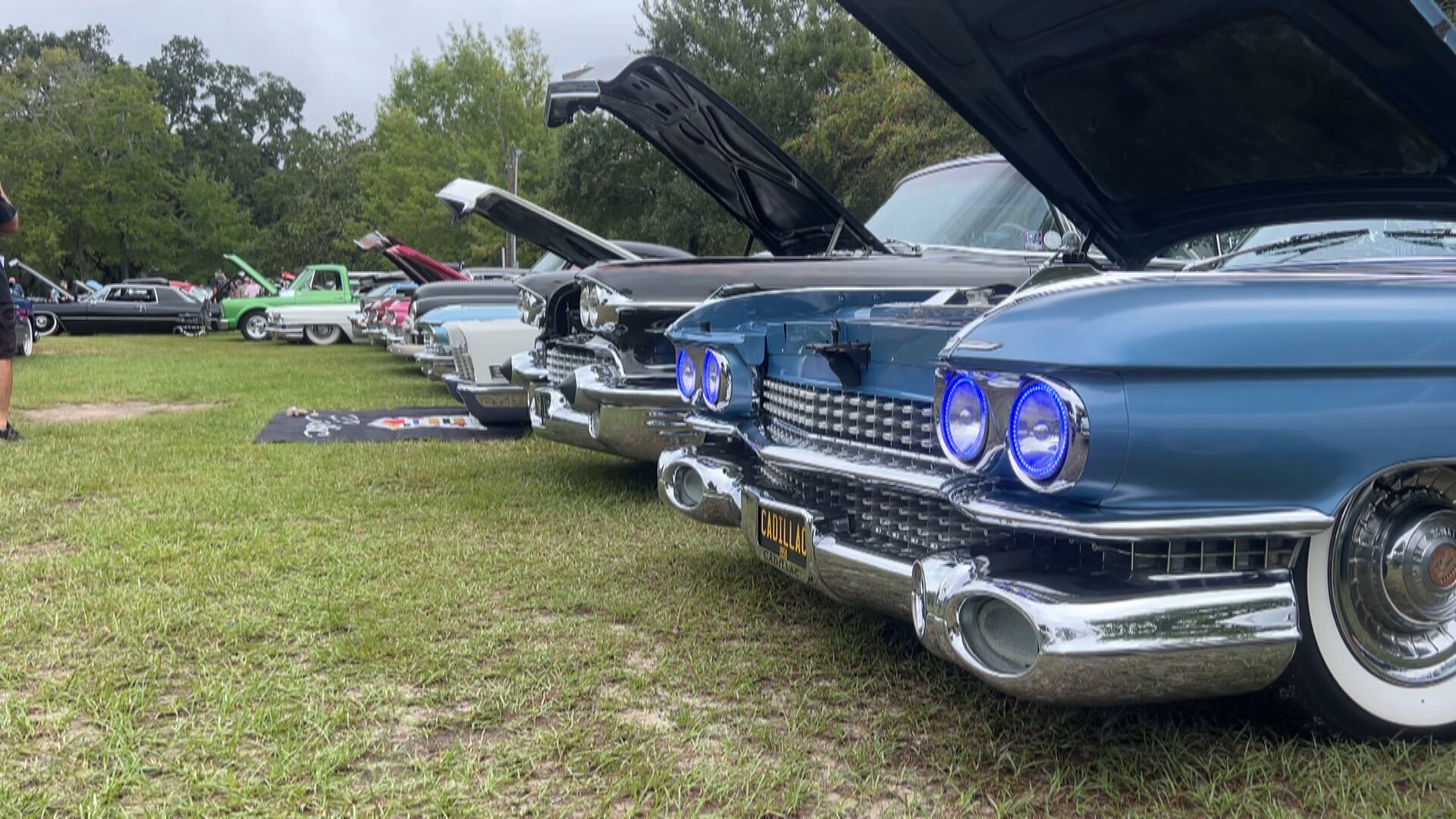 Classic cars fill Jeff Davis Avenue for Long Beach Show and Shine