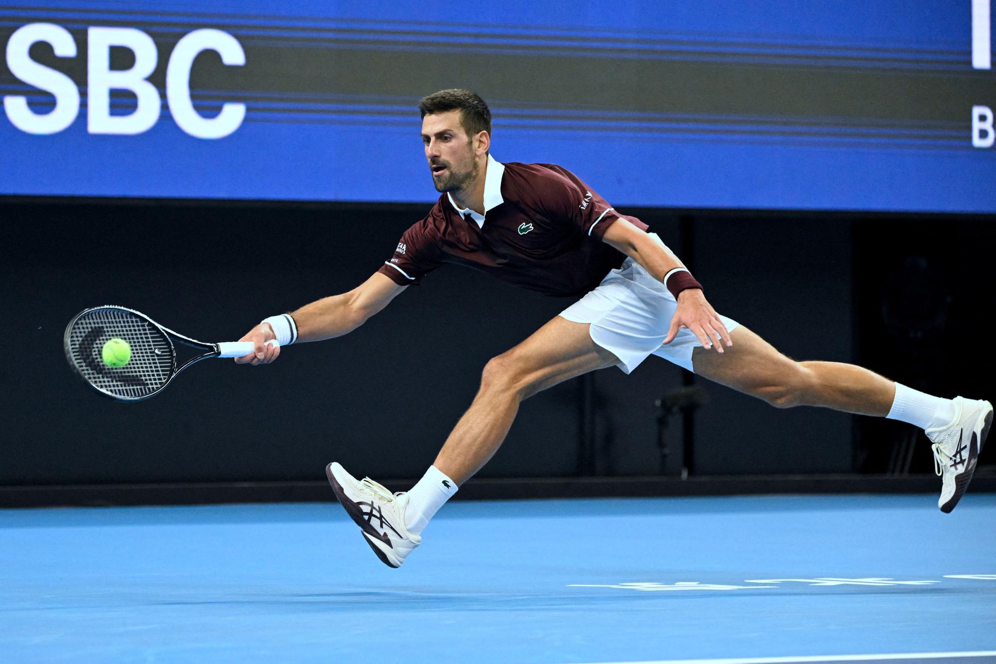 Daniil Medvedev blesse un spectateur, Novak Djokovic se qualifie en ...
