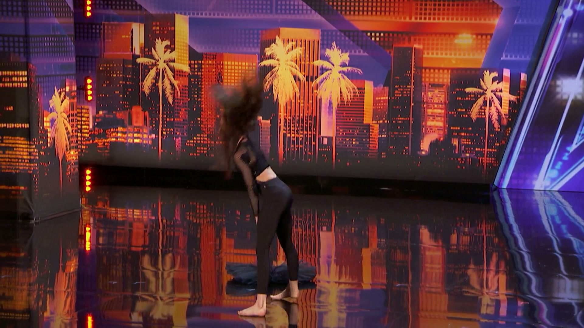 Marina Mazepa - contortionist dancer