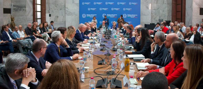 Vertenza Electrolux, il ministro Urso: «Ritirati i licenziamenti unilaterali»
