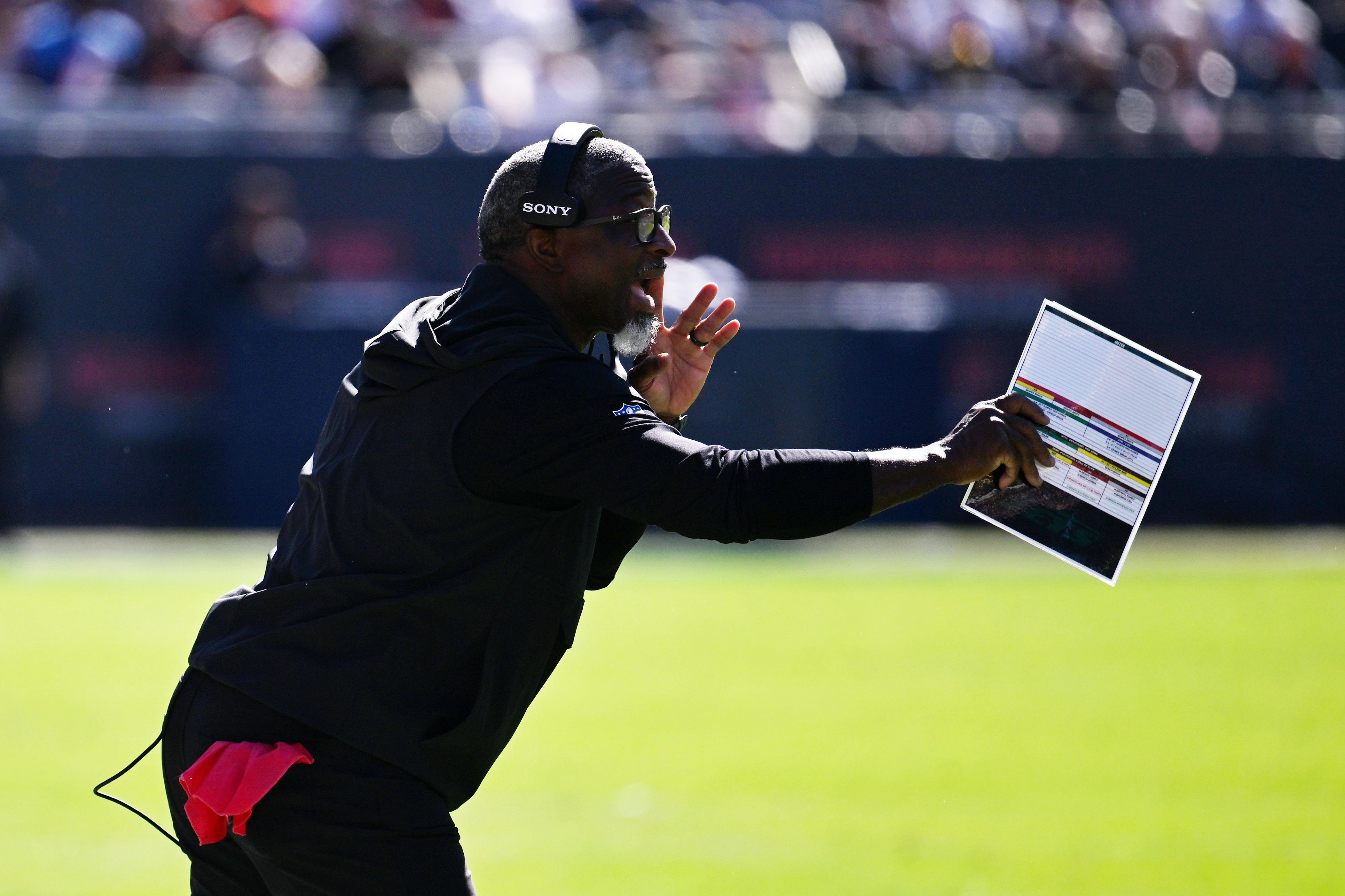 Bears' Ben Johnson has sincere embrace with Jets' Aaron Glenn