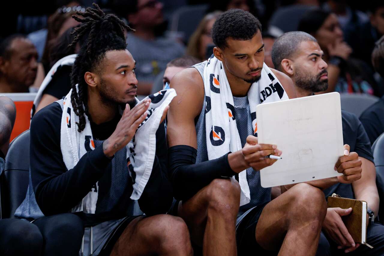 Spurs employ three-guard lineup during Silver & Black scrimmage