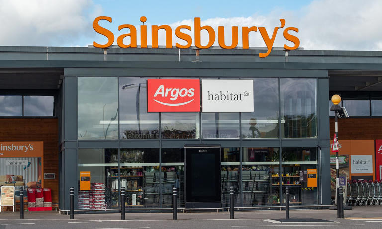 Sainsbury's and Argos to hire 17,500 Christmas temps and you get up to ...
