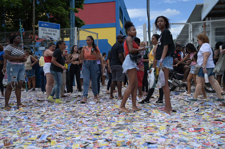 Bolsonaro's runoff berth bolsters Latin America's blue tide