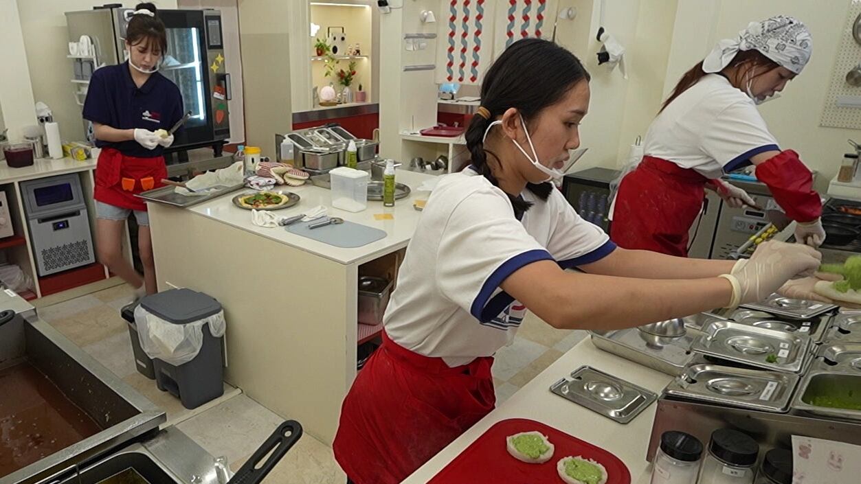 Space rice cake shop ratings plummet after Seoul relocation