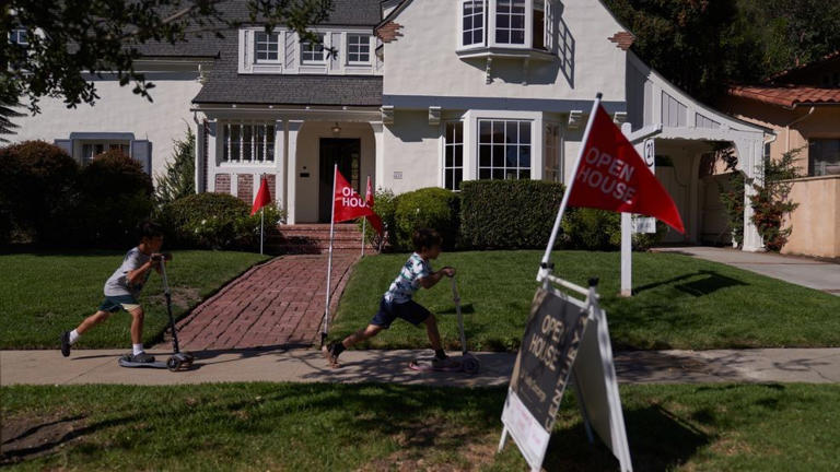Mortgage rates top 7% again, squeezing Kern County homebuyers’ budgets
