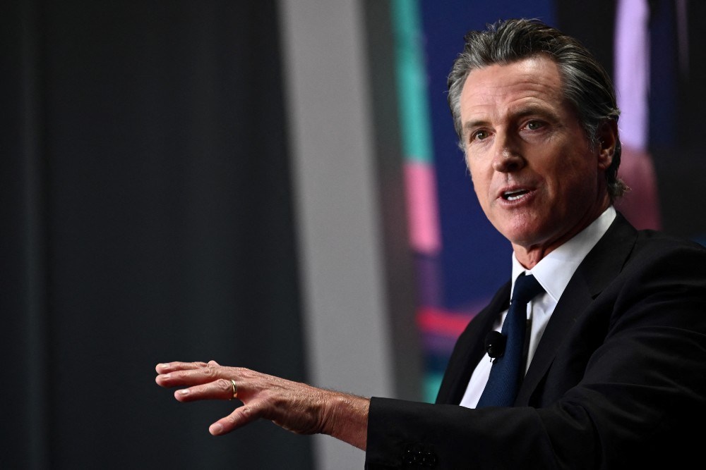 Newsom vetoes recycled-content labeling bill, citing tariff pressures