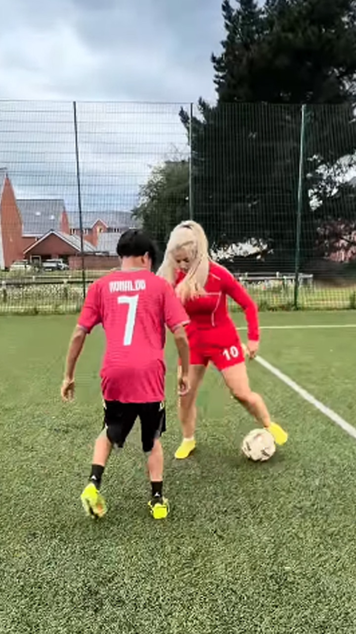 Intense 1v1 football nutmeg battle ends in pure laughter