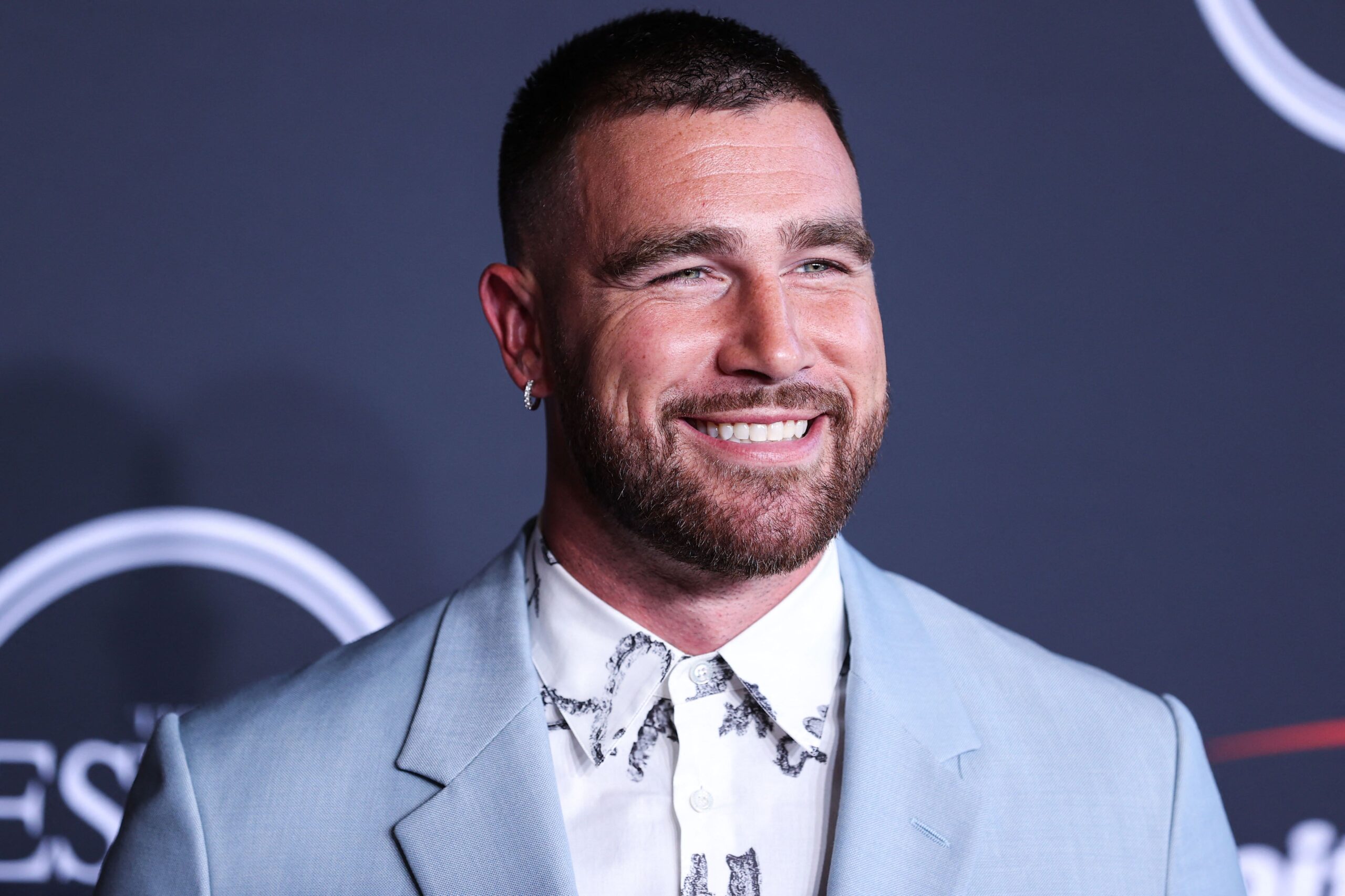 Travis Kelce wears outfit worth nearly $100K to Chiefs game, including ...