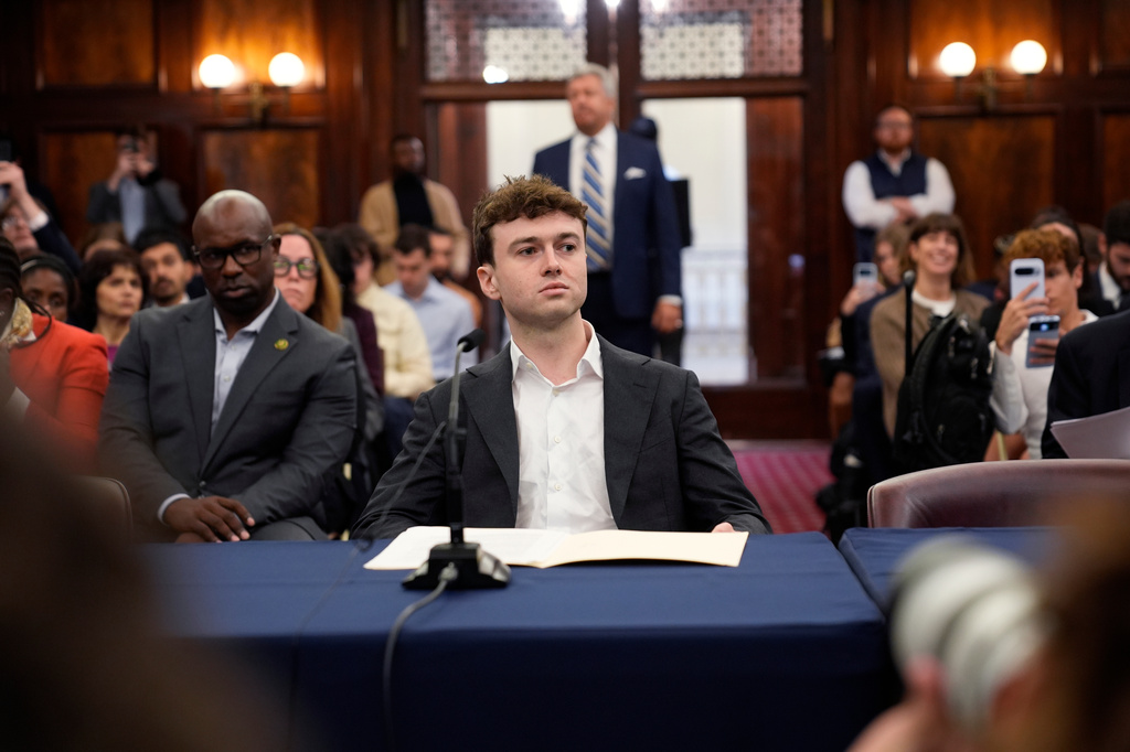 AI industry insiders voice alarms to NYC council as local governments ...
