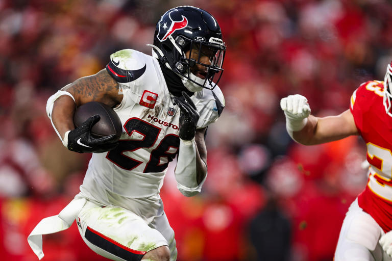 Report: Seahawks to sign running back Joe Mixon