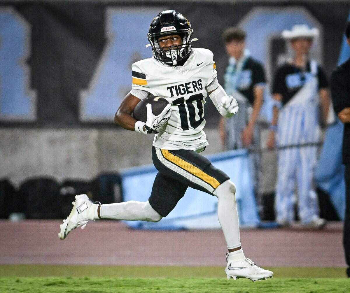 High school football notebook: Edison, SJM open with wins; Chowchilla rolls