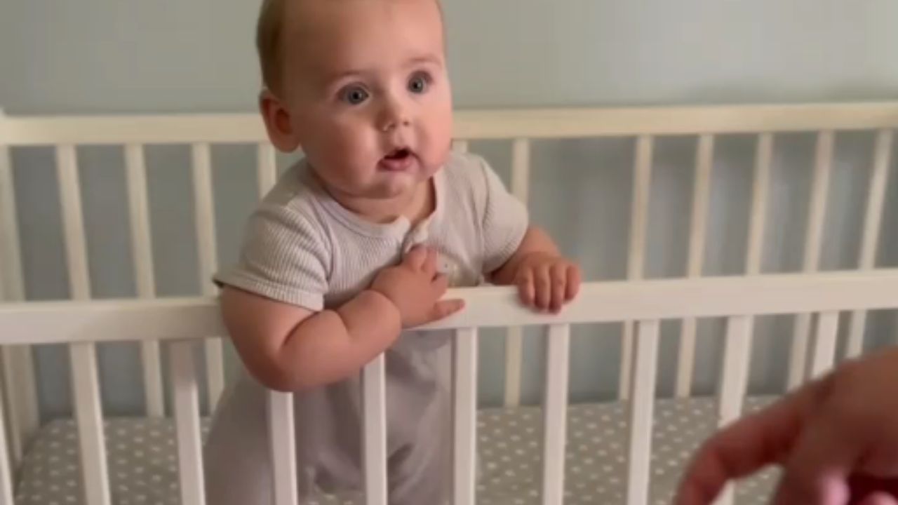 Toddler's delightful reaction to dad preparing his meal