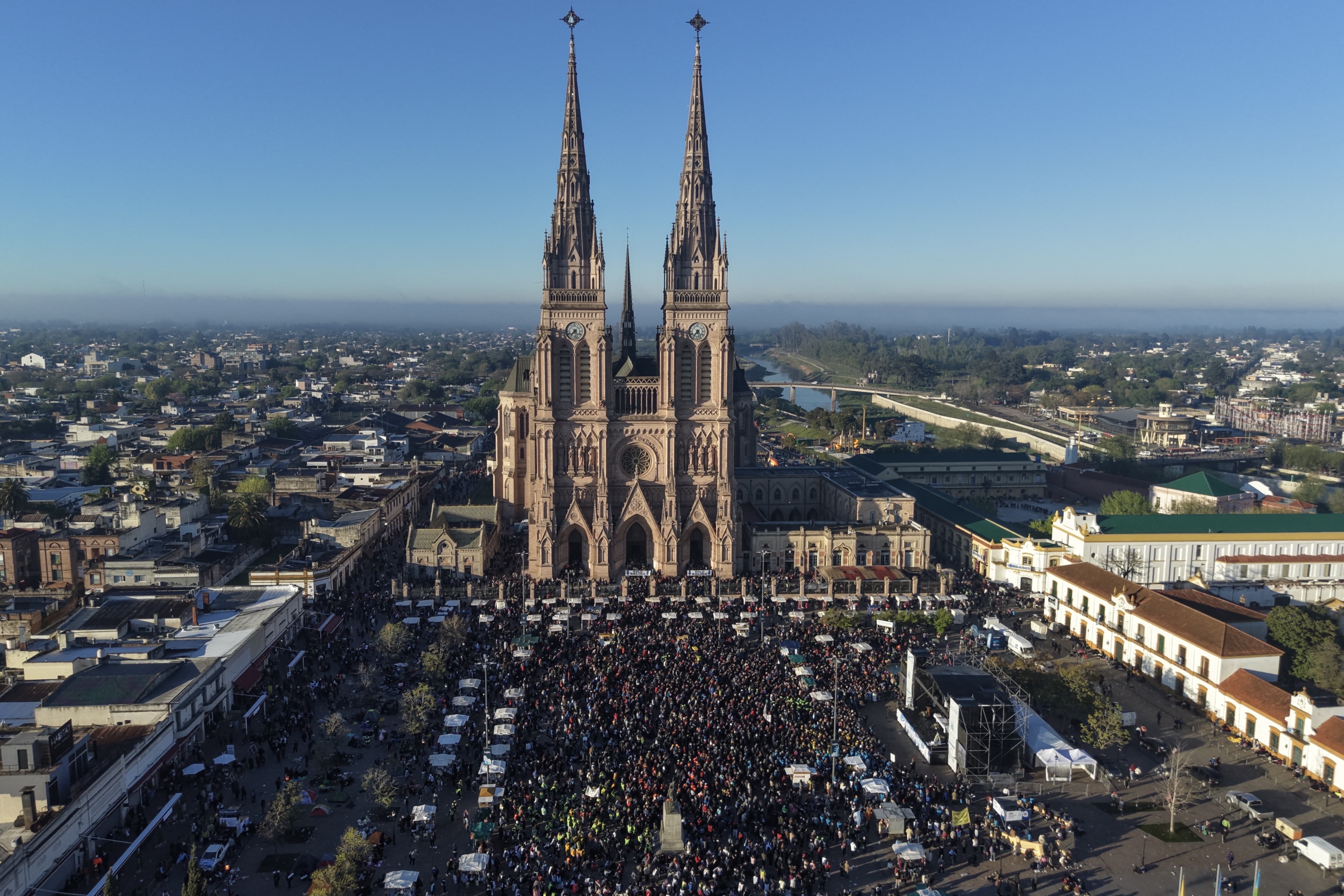 A million pilgrims walked to Luján. The pope arrives in 38 days.