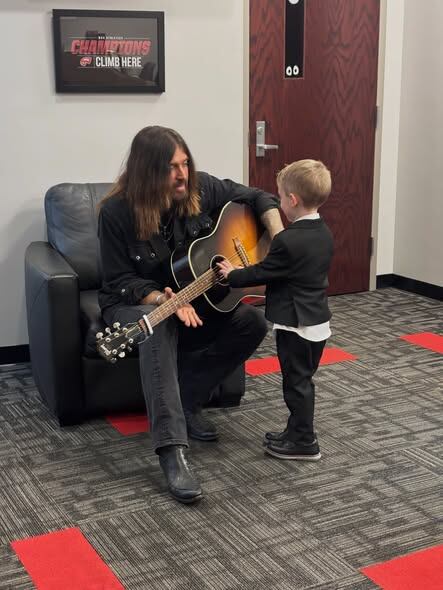 Billy Ray Cyrus pays tribute to Kentucky trooper Hayden Phillips