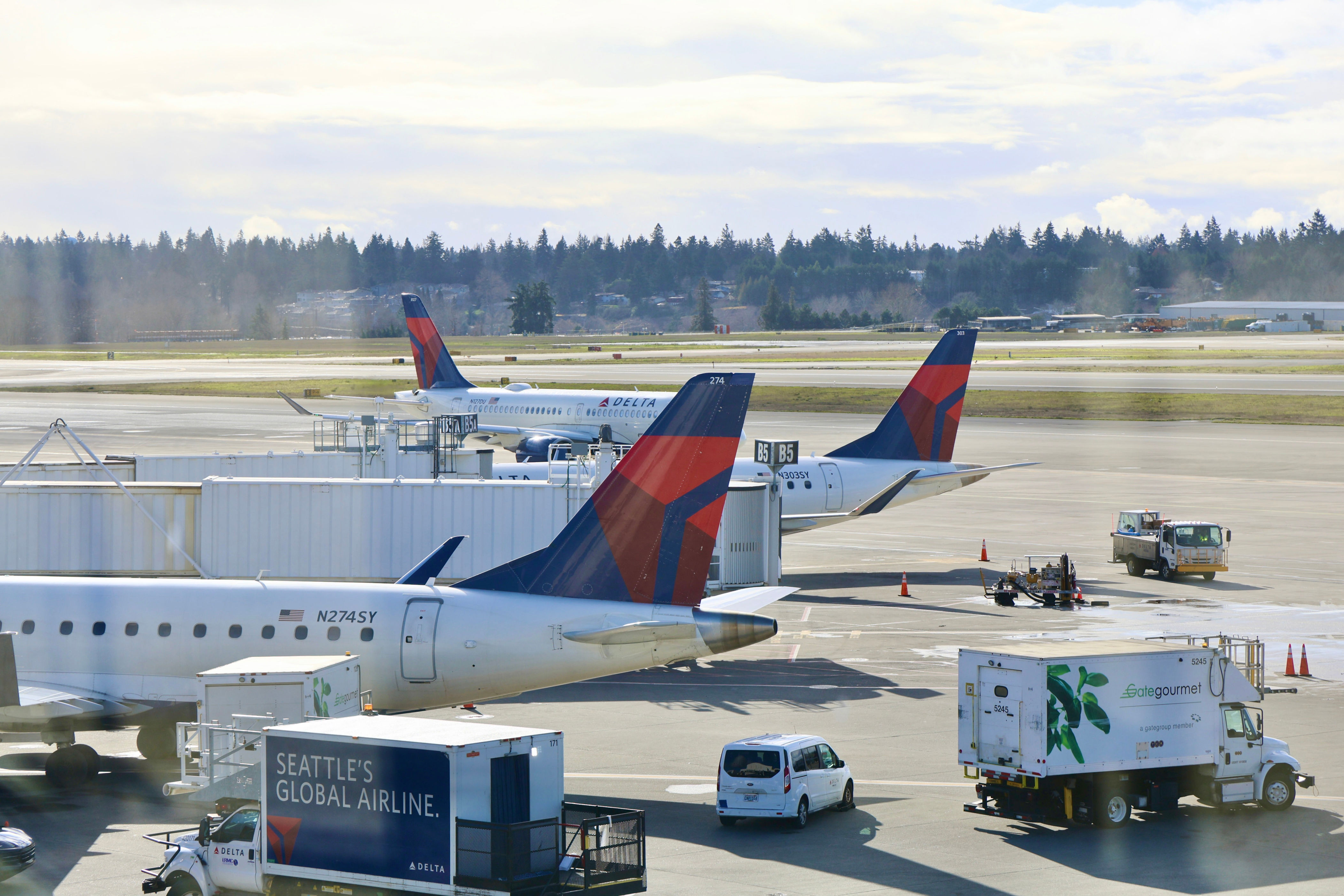 Delta is offering $1 comfort upgrades and up to 40% off flights ...