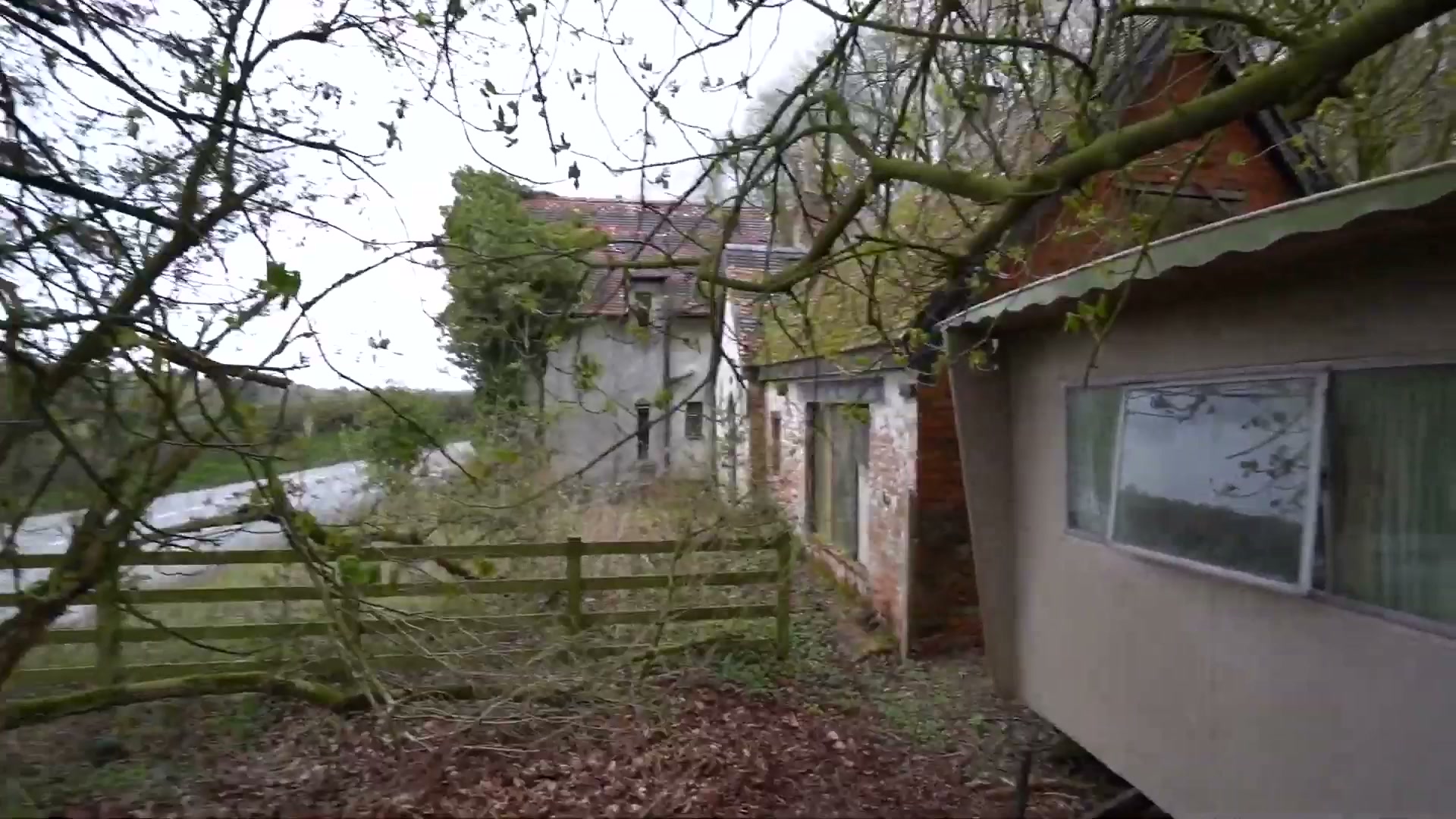 The haunting story behind this forgotten home