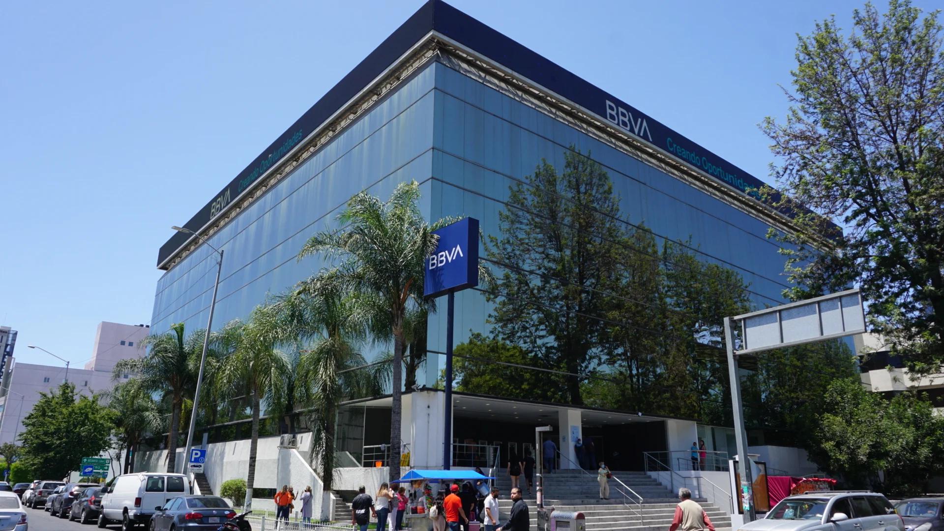 Sucursales de BBVA trabajarán bajo nuevo horario a partir de este lunes