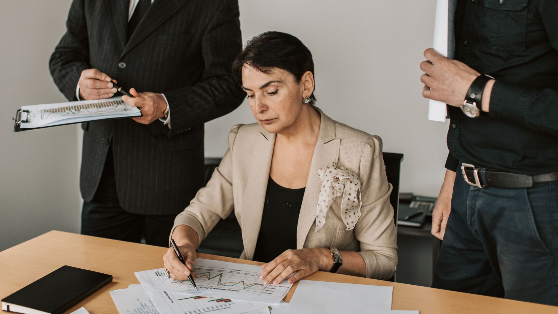20 negotiation tricks psychologists swear by