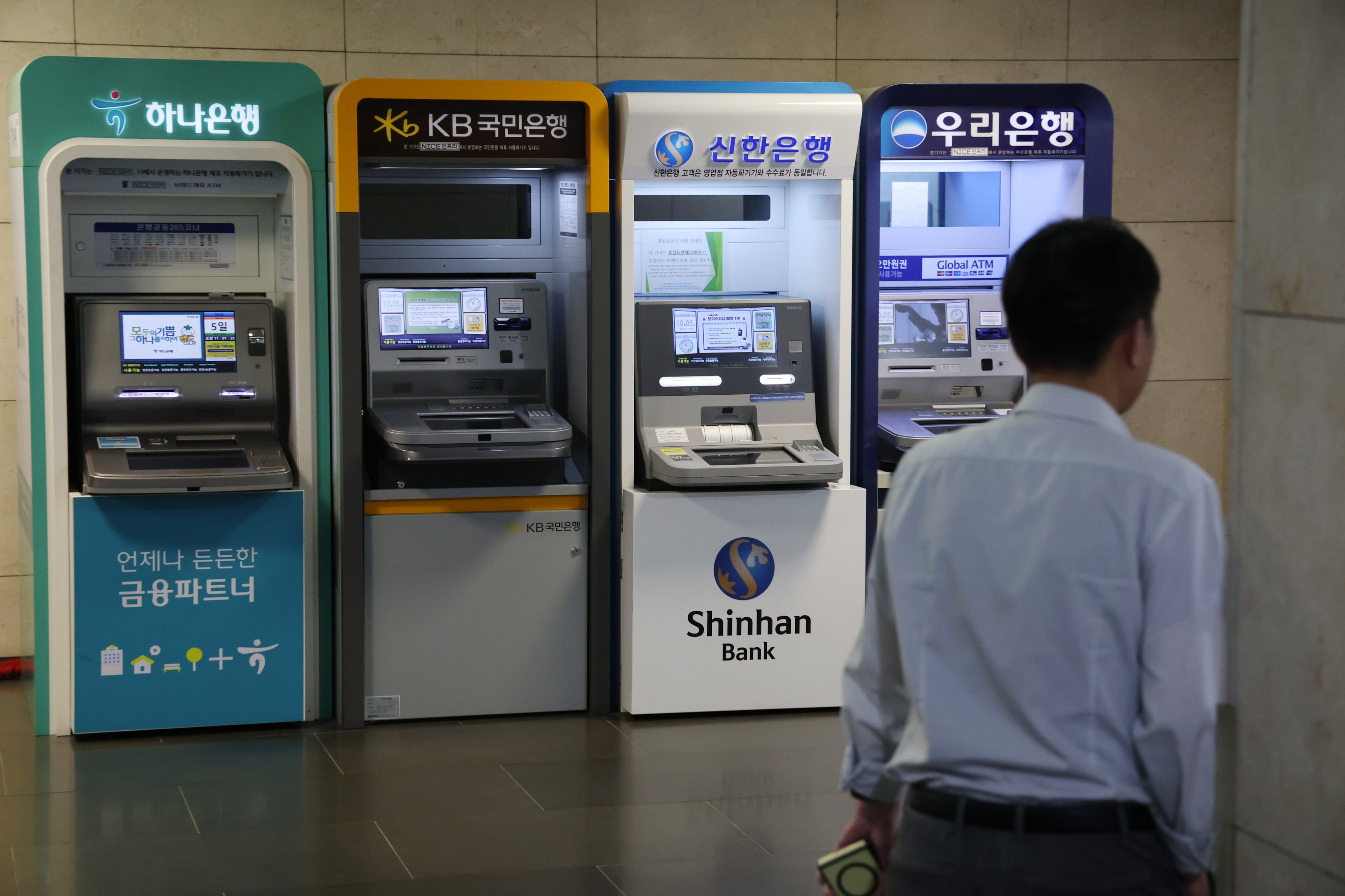 Police launch official investigation into financial institution hacking