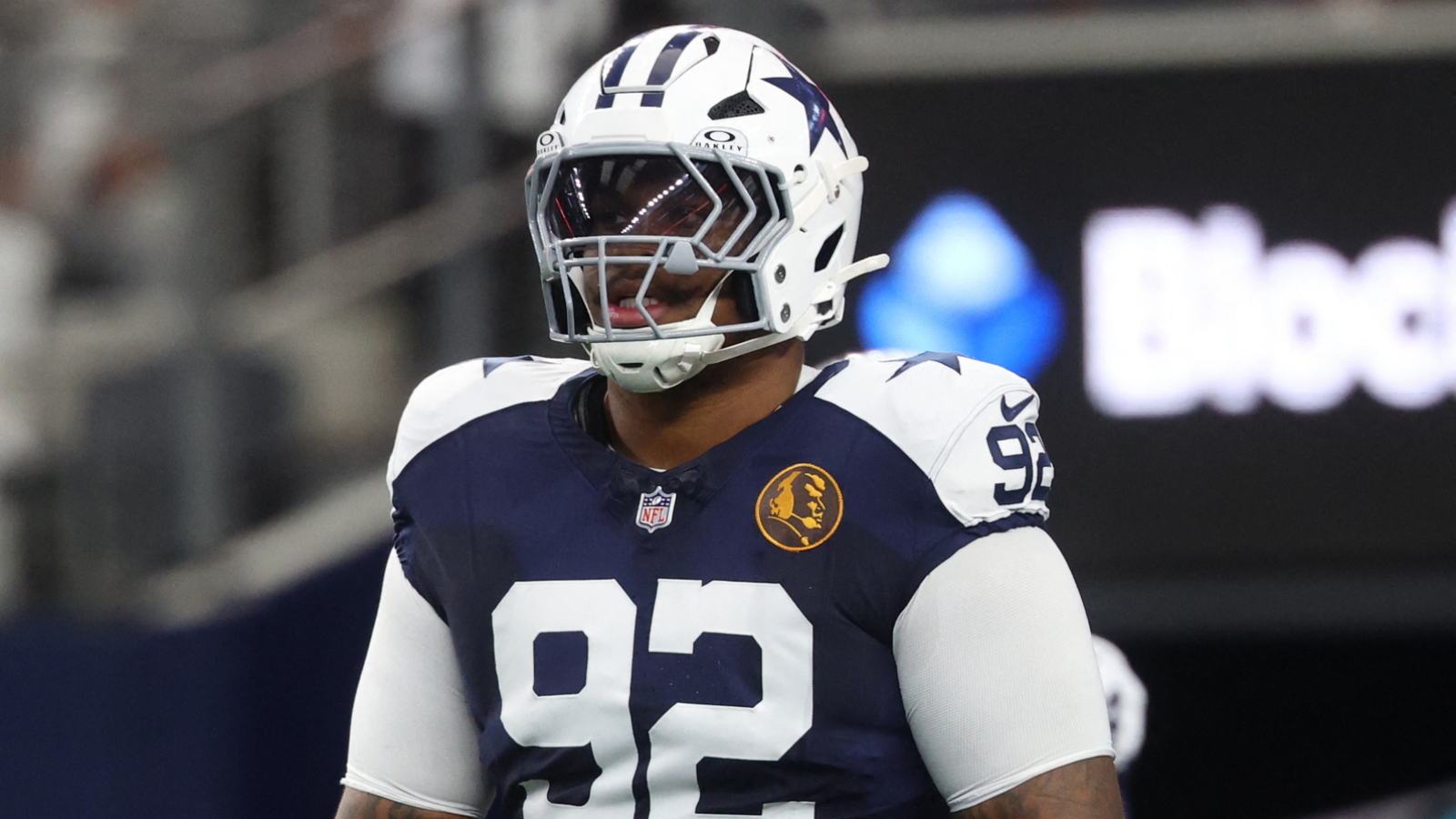 DE Marcus Davenport retires