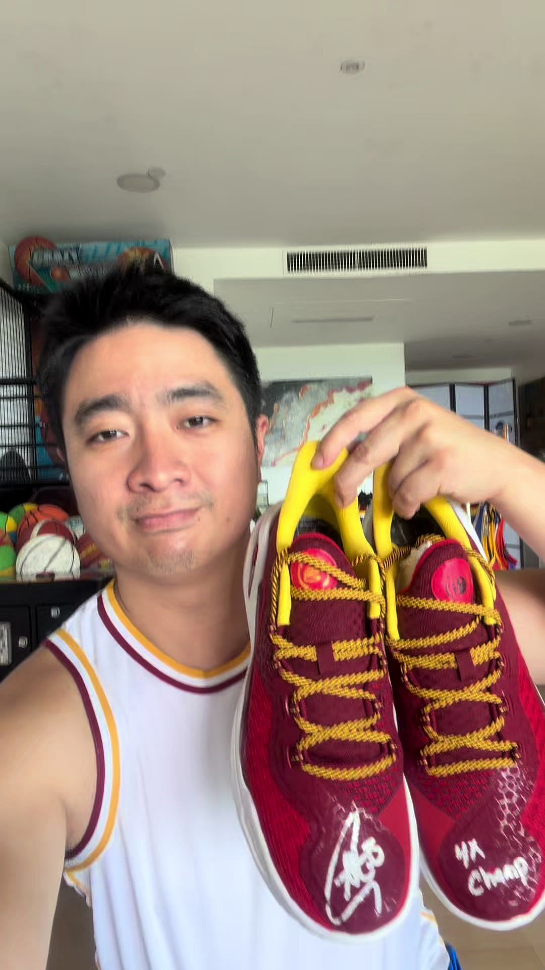Stephen Curry signs Bruce Lee-inspired shoes celebrating his four NBA ...