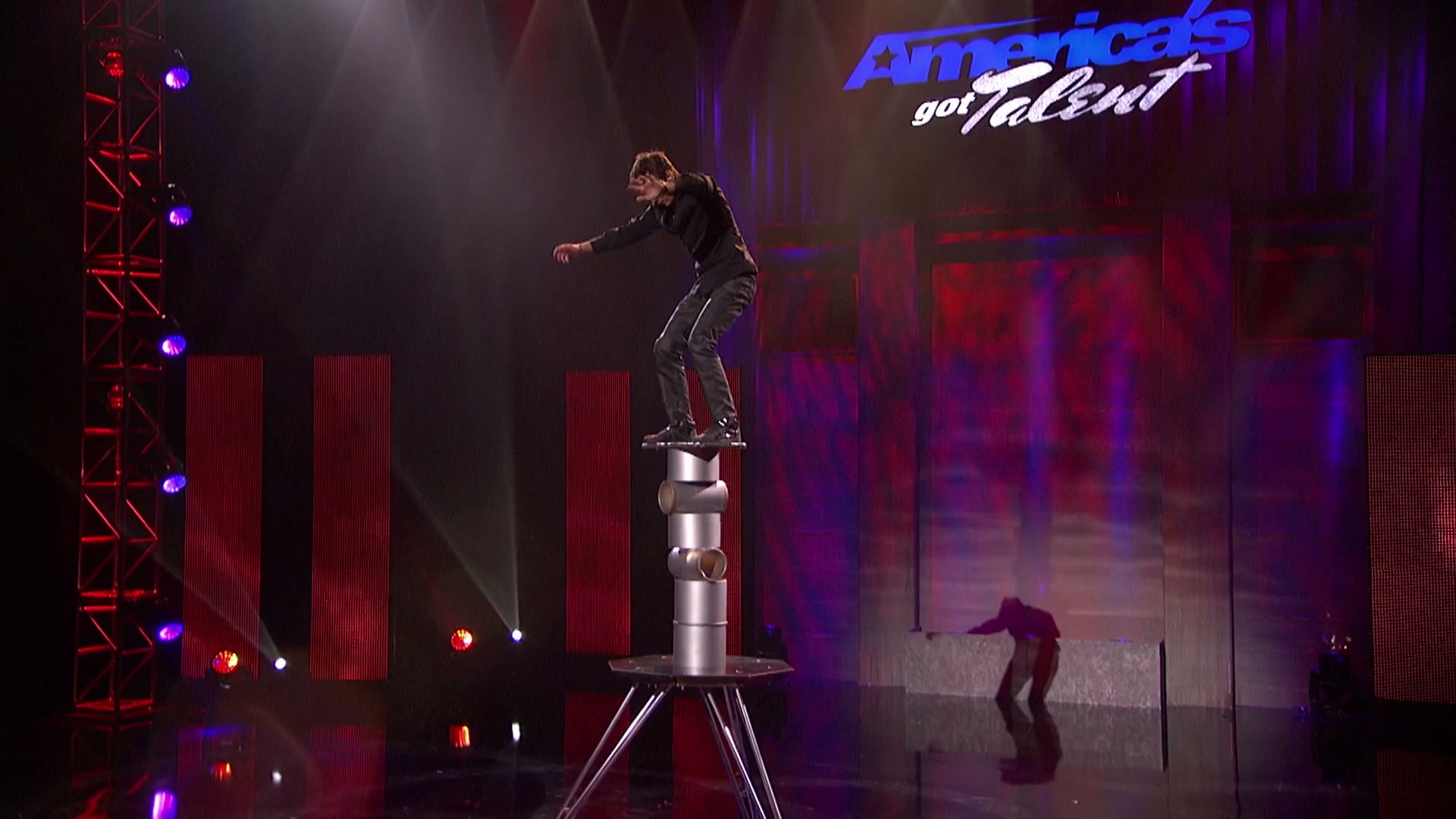 Cristin Sandu - acrobat