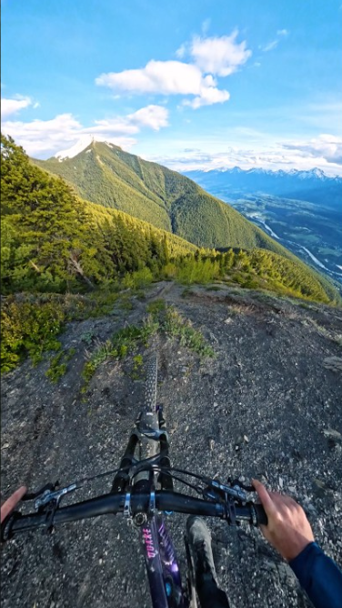 Riding the legendary Mount 7 downhill trail