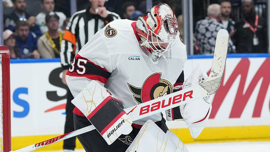 Senators fans hold their breath as Linus Ullmark leaves game